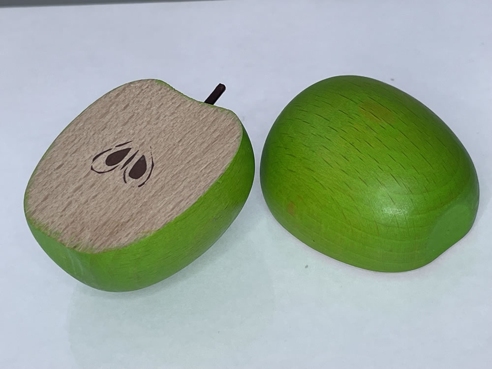 ERZI木のおもちゃ りんごハーフ緑（イレギュラー品） | ドイツ木製 